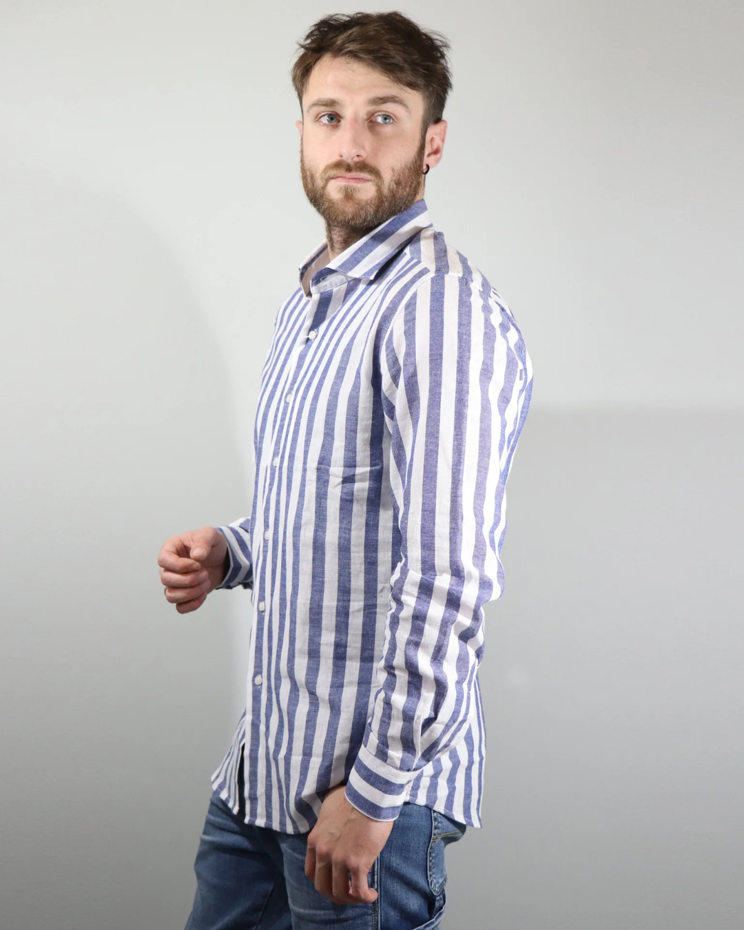 Cămașă Casual cu Dungi Pentru un Stil Bărbătesc Unic și Sofisticat