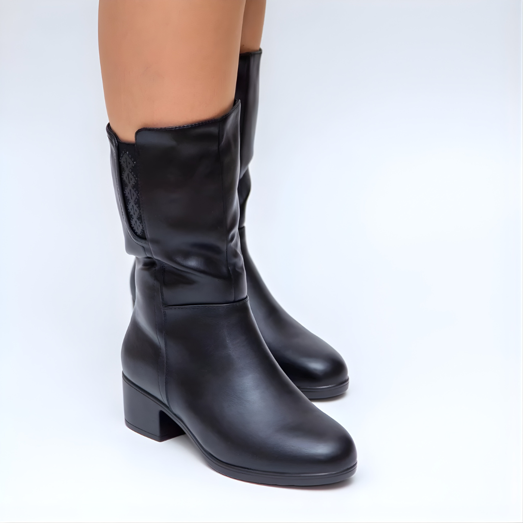 Botă elegantă de înălțime medie cu o notă distinctivă pentru femei