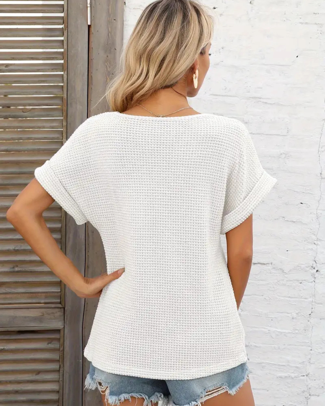 Top Tricotat cu Decolteu în V cu Nasturi Decorativi Pentru un Stil Casual cu Textură Confortabilă