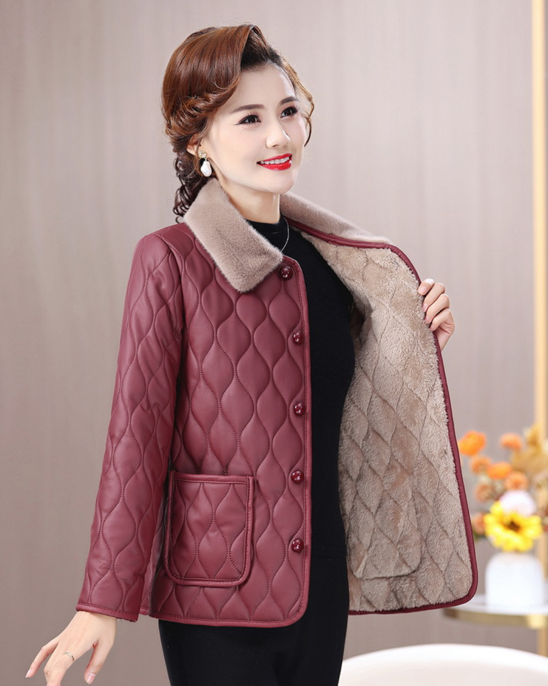 Jachetă Scurtă de Iarnă Căptușită pentru Femei care Oferă Căldură și Stil