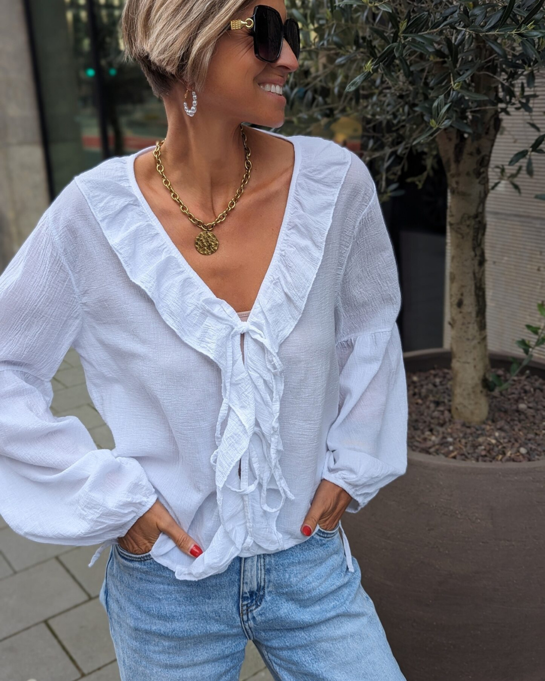 Bluză cu Volane, cu Fundiță în Față, din țesătură Ușoară și Mâneci Bufante