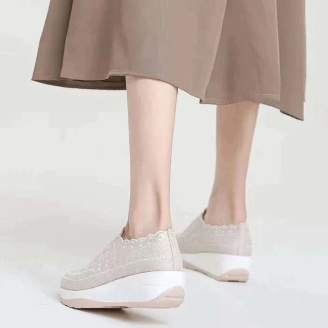 Adidași eleganți brodați, cu talpă elastică